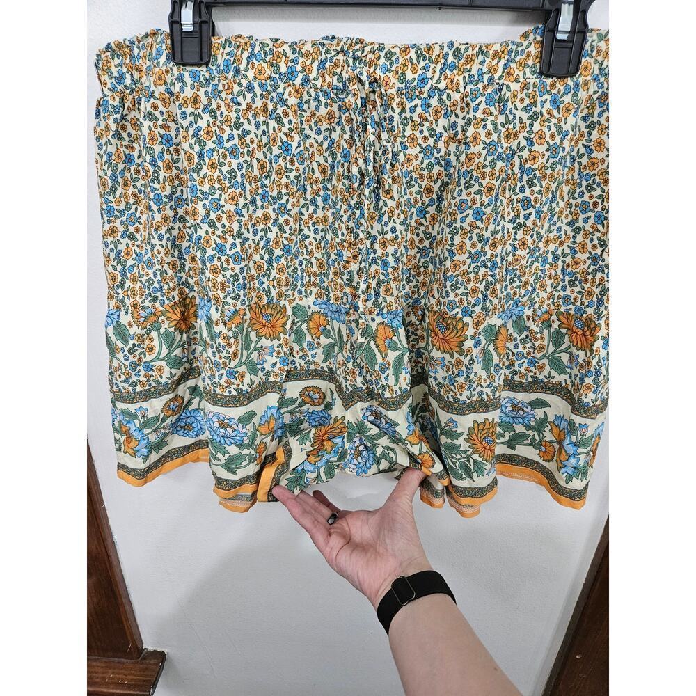Cupshe Women's Ditsy Floral Flared Shorts Elastic Waist Size X-Large - Picture 3 of 6